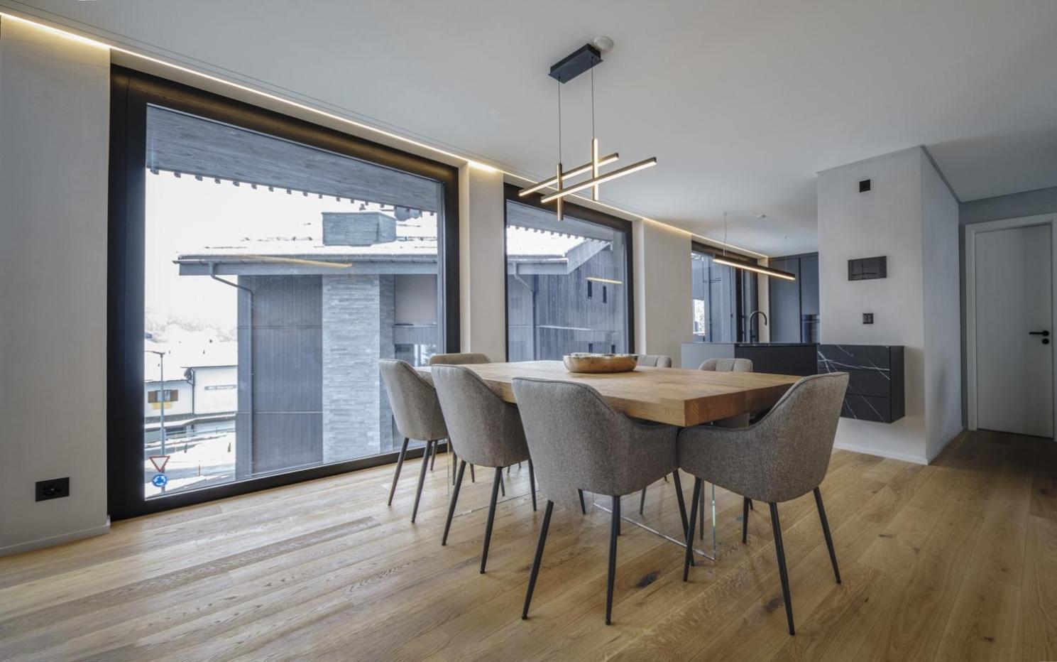 Black Summit Boutique Apartment *