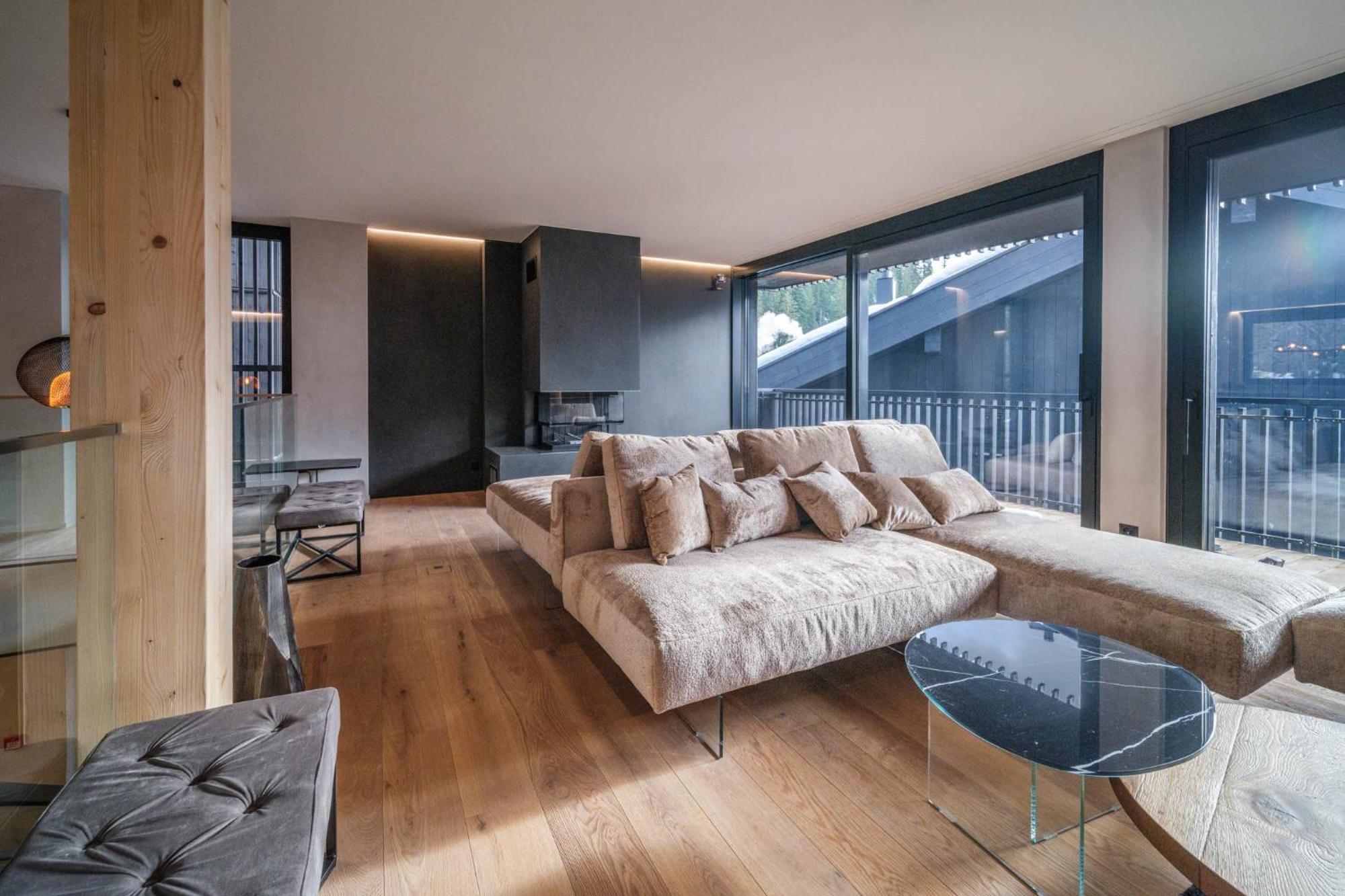Black Summit Boutique Apartment *