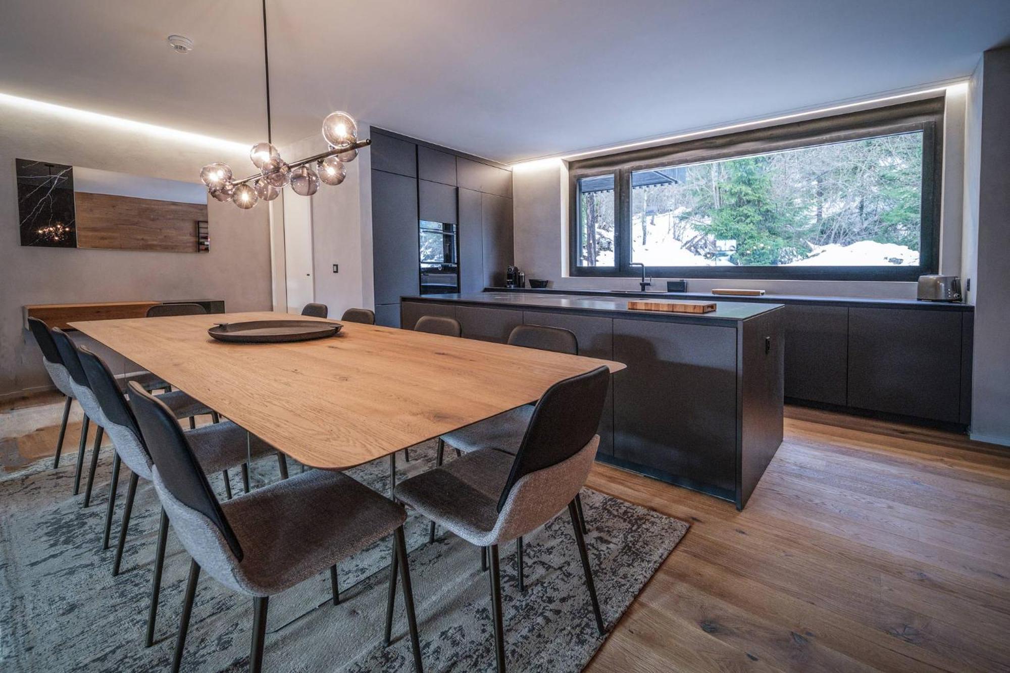 Black Summit Boutique Apartment *