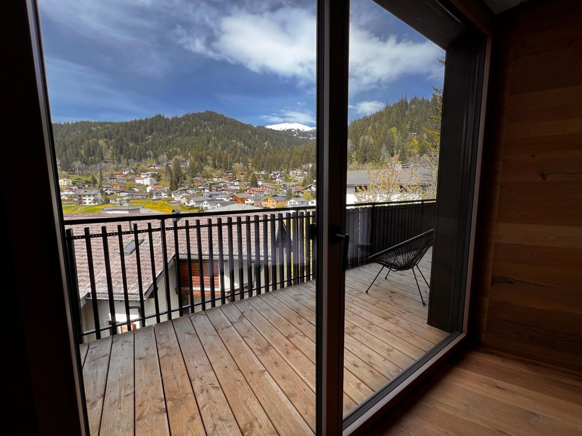 Black Summit Boutique Apartment