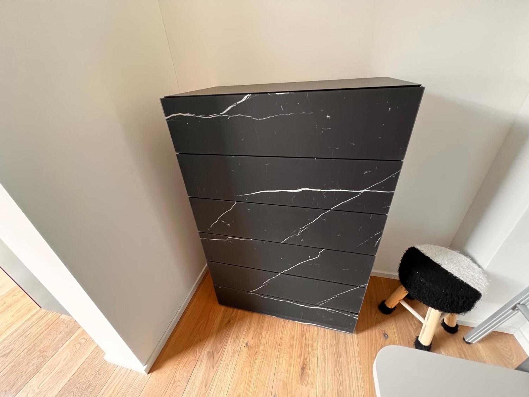 Apartment Black Summit Boutique