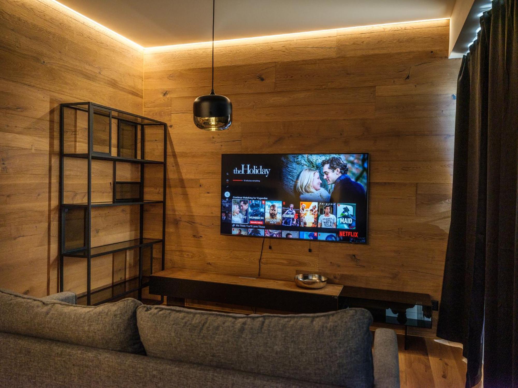 Apartment Black Summit Boutique