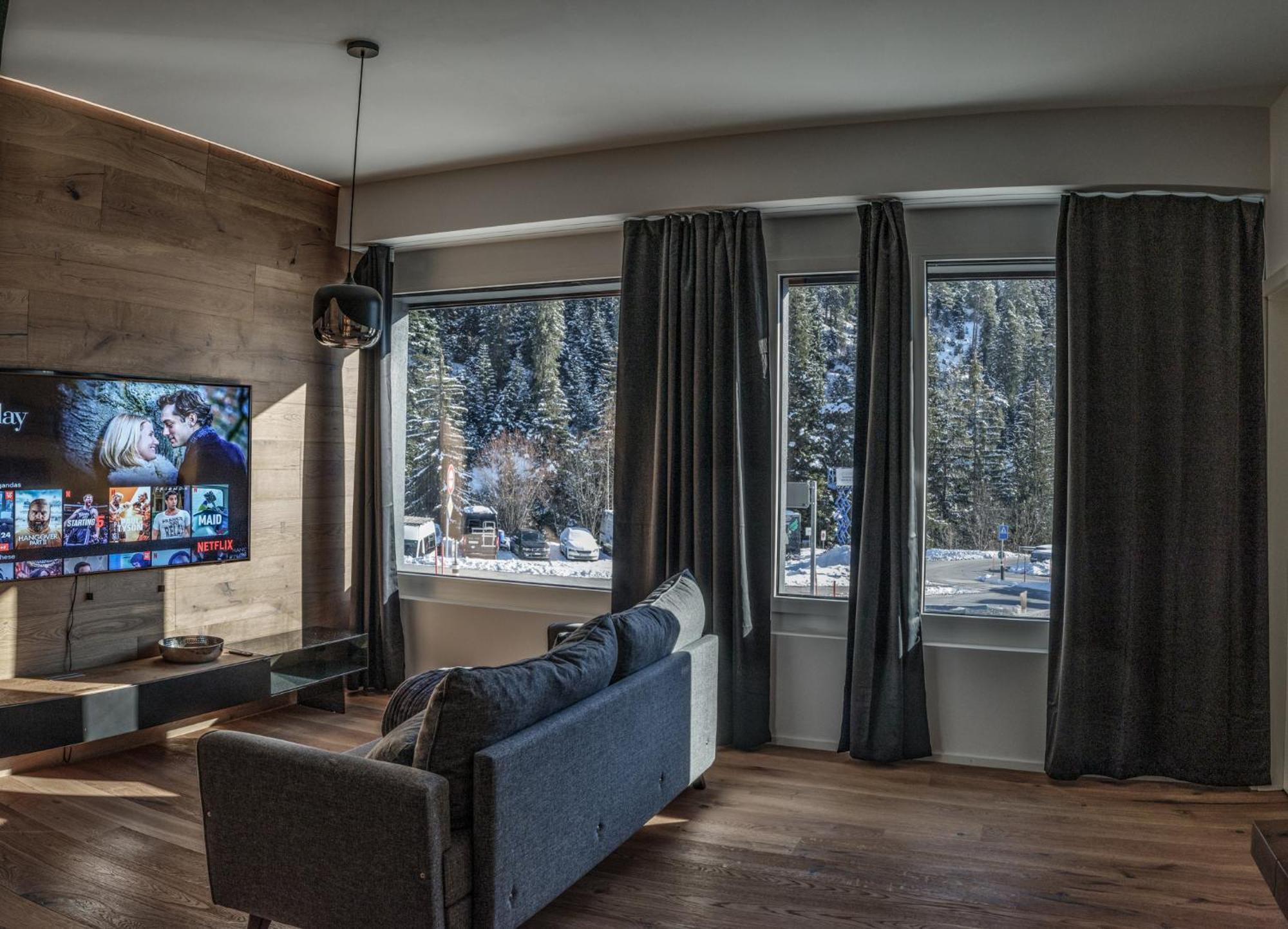 Black Summit Boutique Apartment